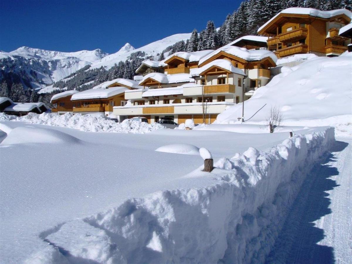 Large Chalet Apartment In Saalbach Hinterglemm 외부 사진